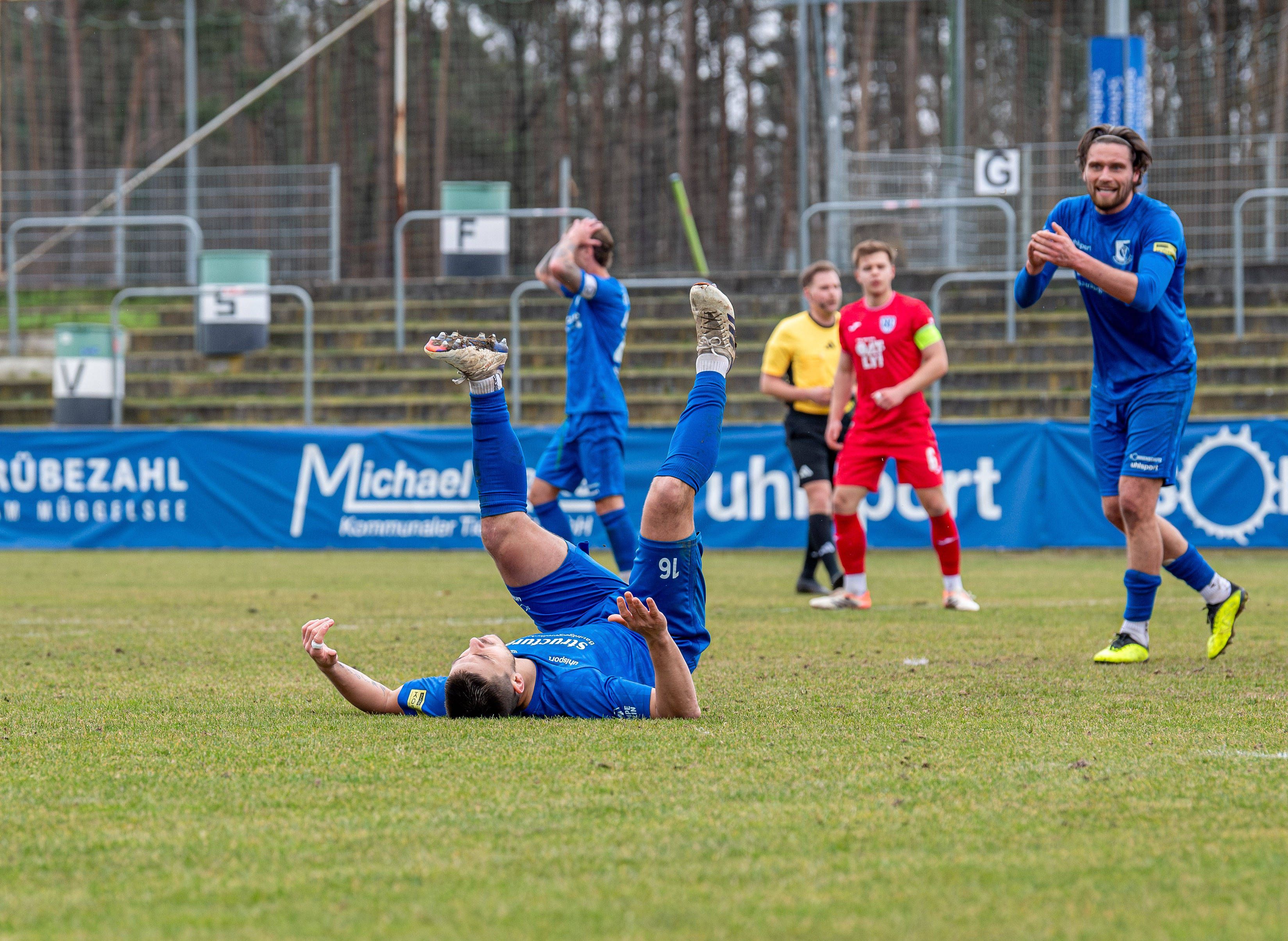 Enttäuschte Spieler bei der VSG Altglienicke.