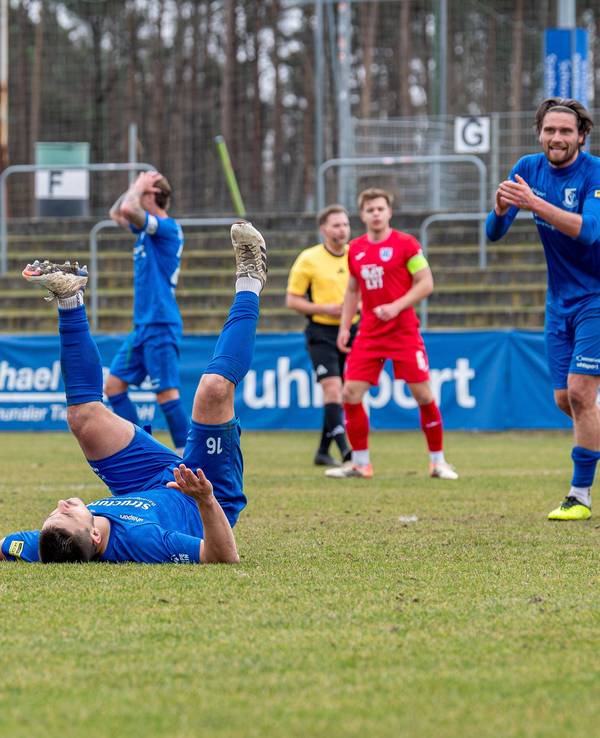 Enttäuschte Spieler bei der VSG Altglienicke.