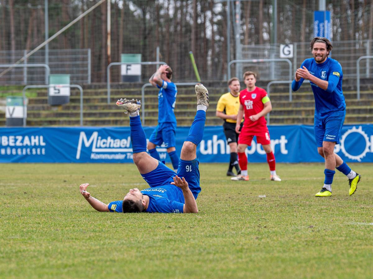 Enttäuschte Spieler bei der VSG Altglienicke.