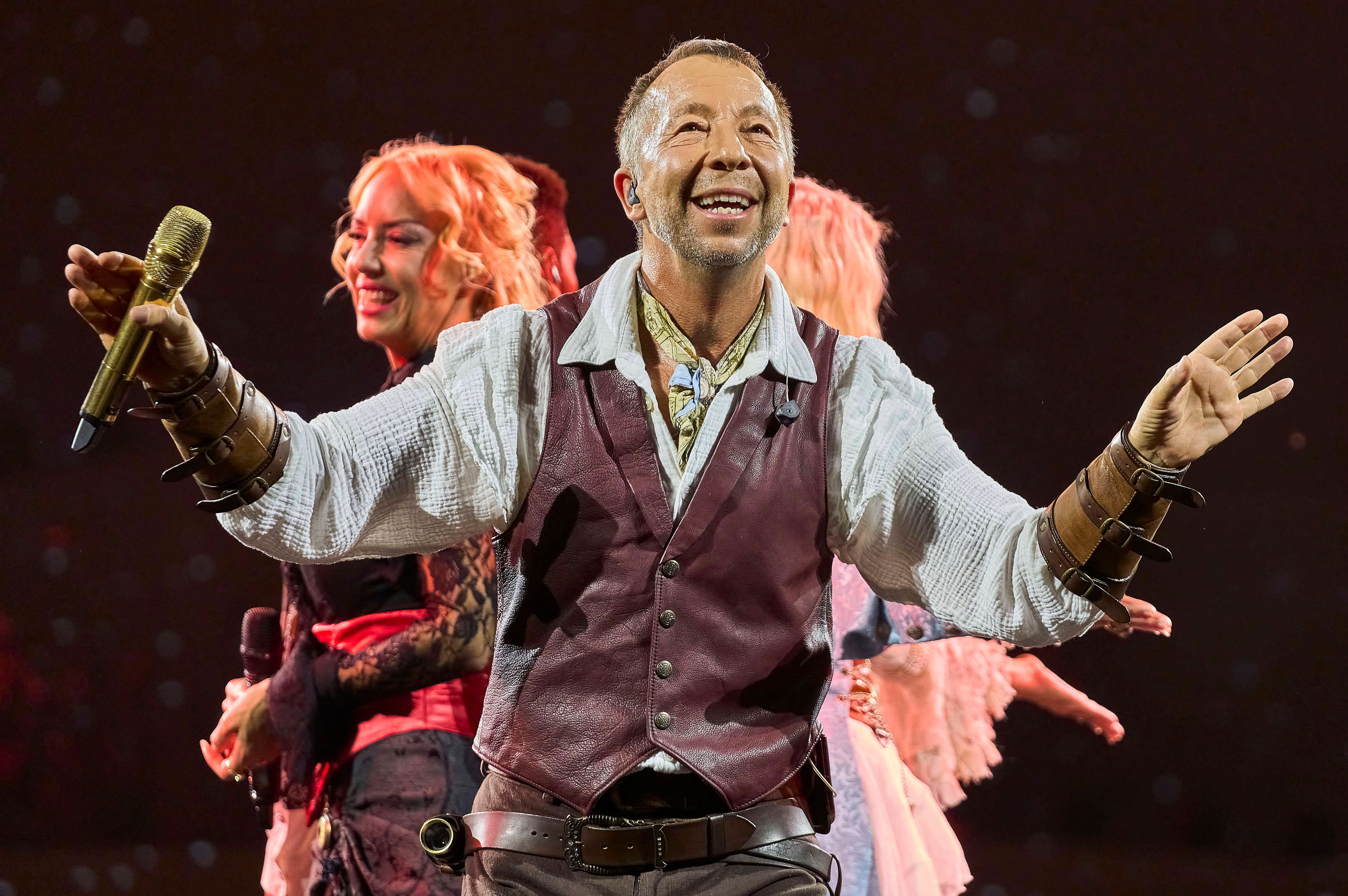 DJ Bobo beim Auftritt auf der Bühne.
