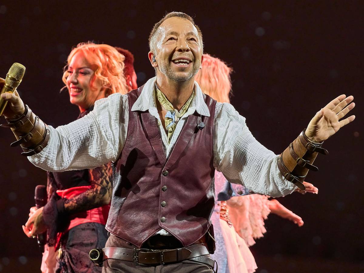 DJ Bobo beim Auftritt auf der Bühne.
