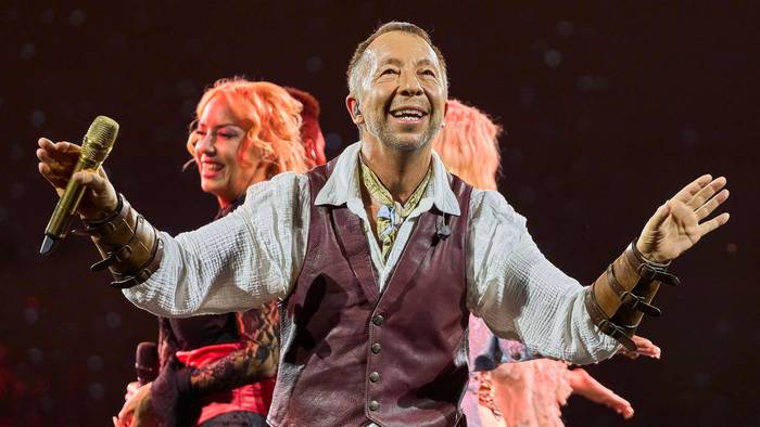 DJ Bobo beim Auftritt auf der Bühne.