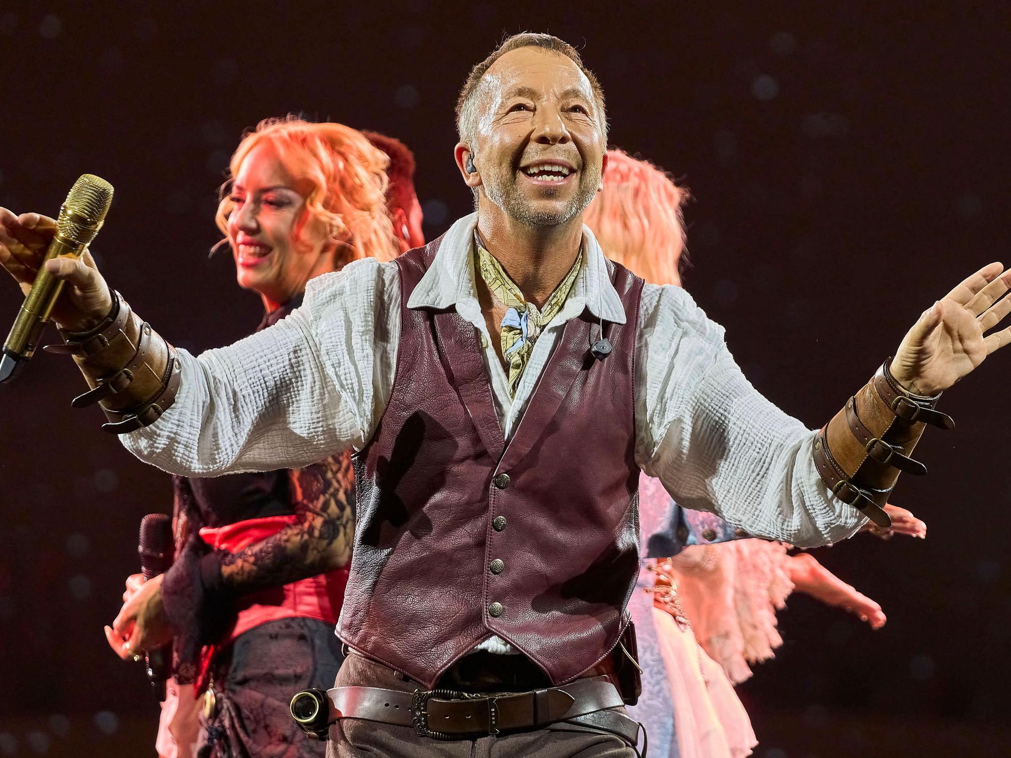 DJ Bobo beim Auftritt auf der Bühne.