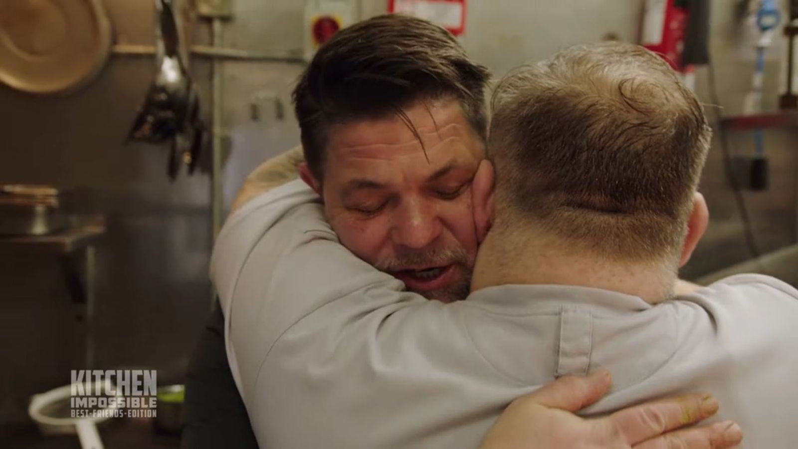 Dank Mälzers Freundschaftsbeweis bringt Diether doch noch ein veganes Gericht auf die Teller. (Bild: RTL)