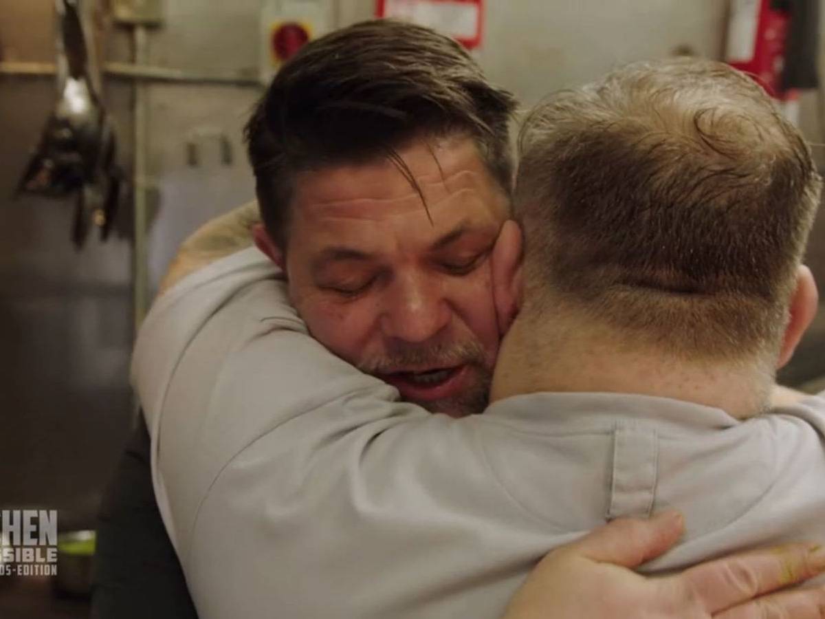 Dank Mälzers Freundschaftsbeweis bringt Diether doch noch ein veganes Gericht auf die Teller. (Bild: RTL)