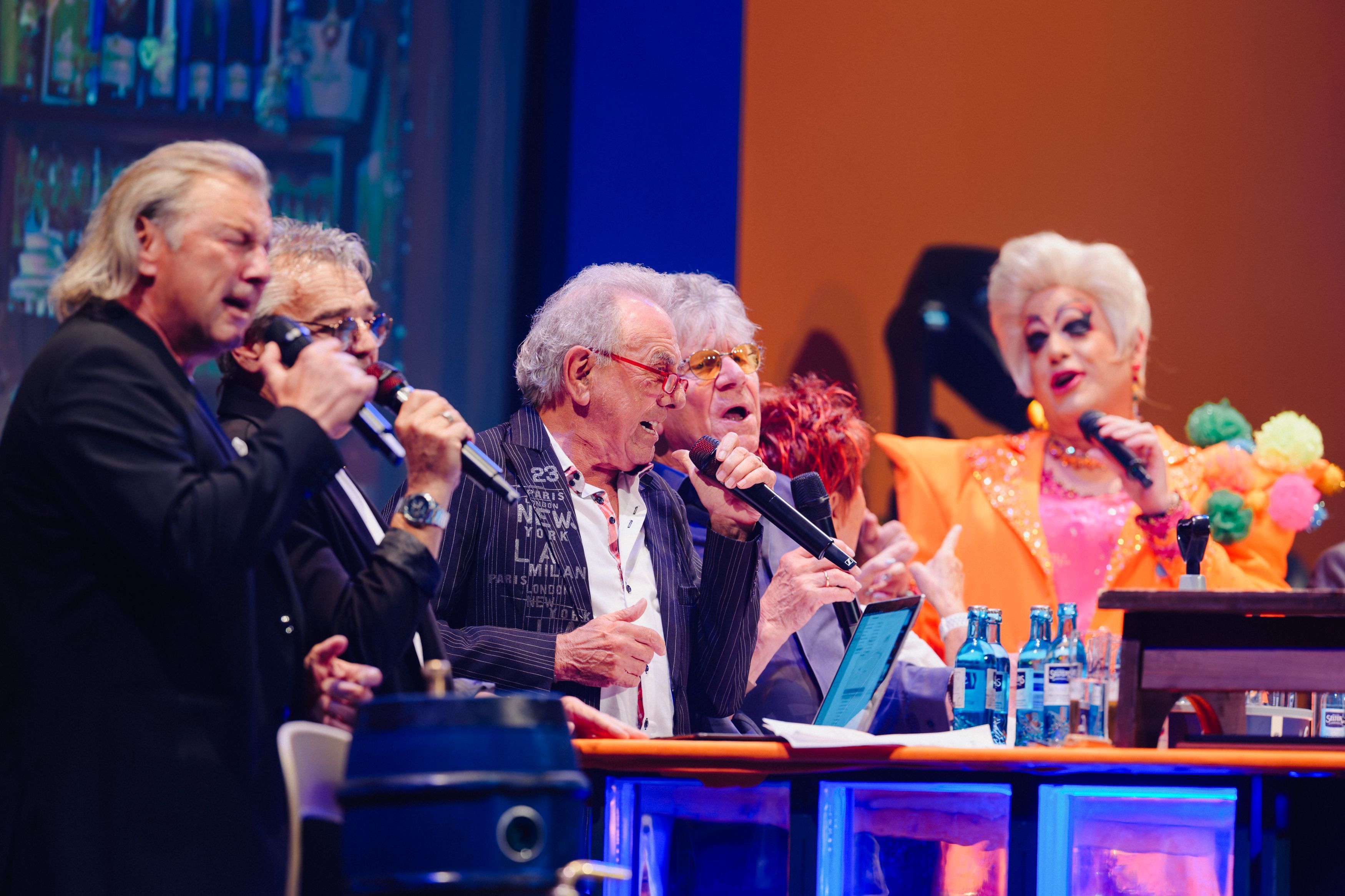Die kölschen Legenden singen im Gürzenich.