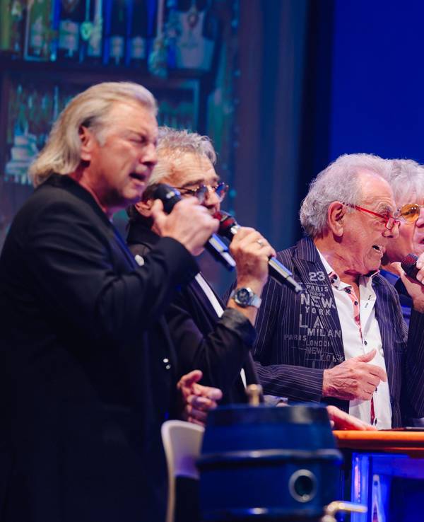 Die kölschen Legenden singen im Gürzenich.