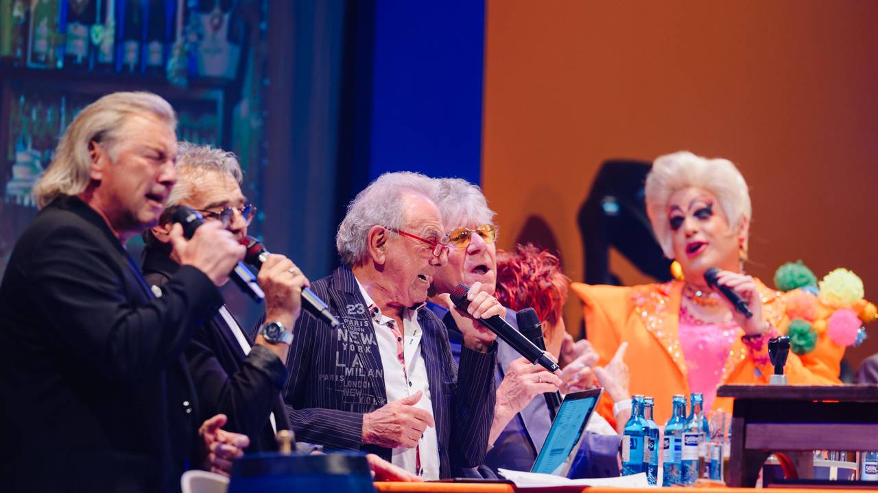 Die kölschen Legenden singen im Gürzenich.