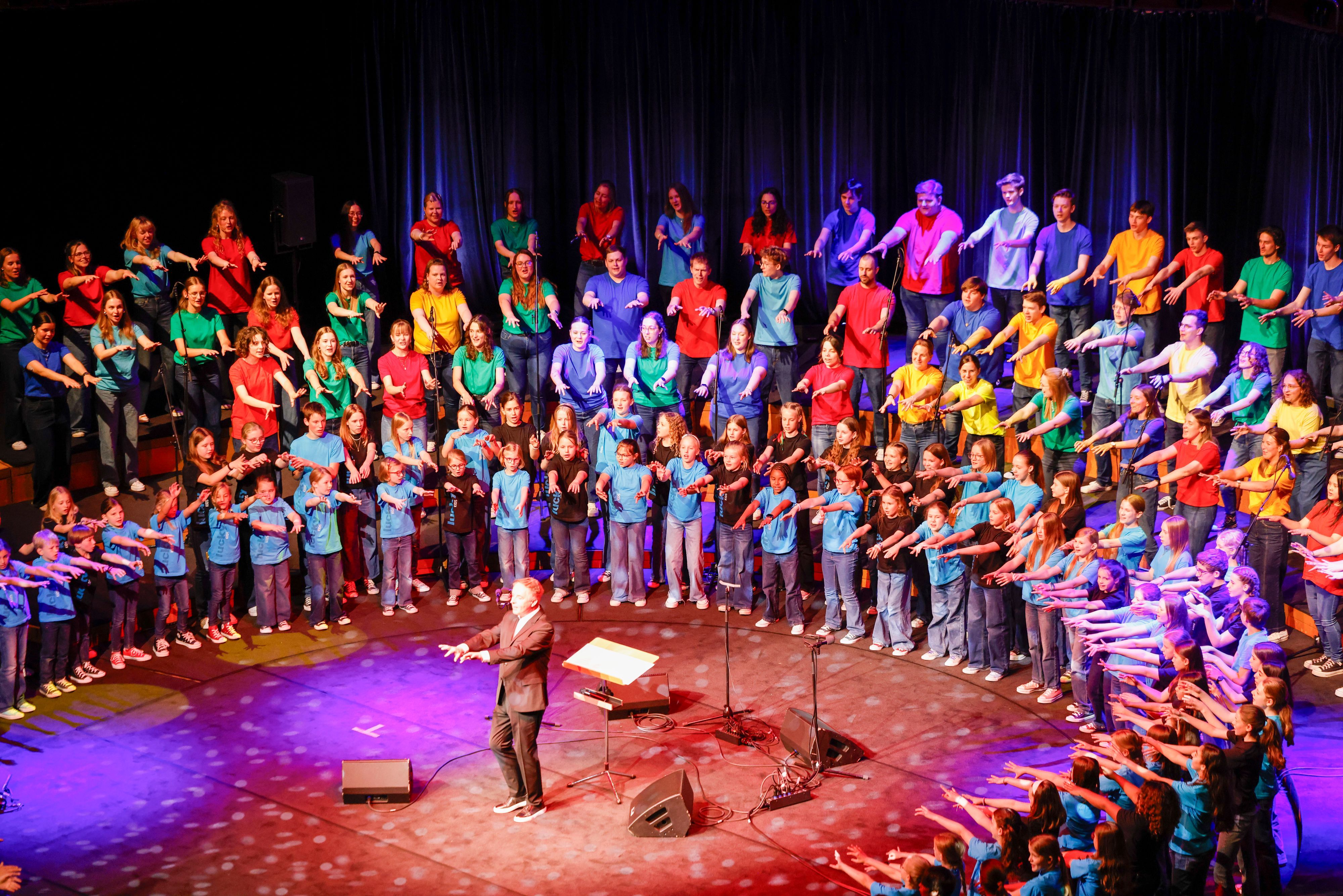 Der Jugendchor St. Stephan und die Lucky Kids geben ein Sommerkonzert in der Philharmonie.