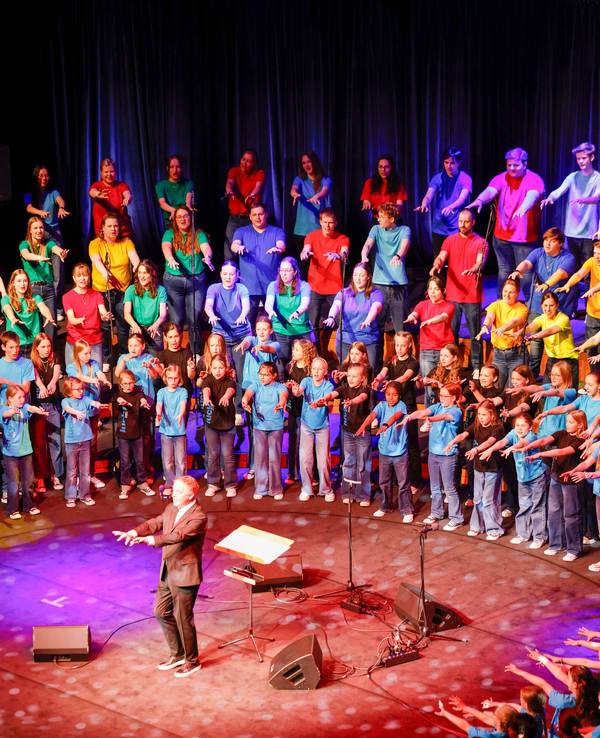 Der Jugendchor St. Stephan und die Lucky Kids geben ein Sommerkonzert in der Philharmonie.