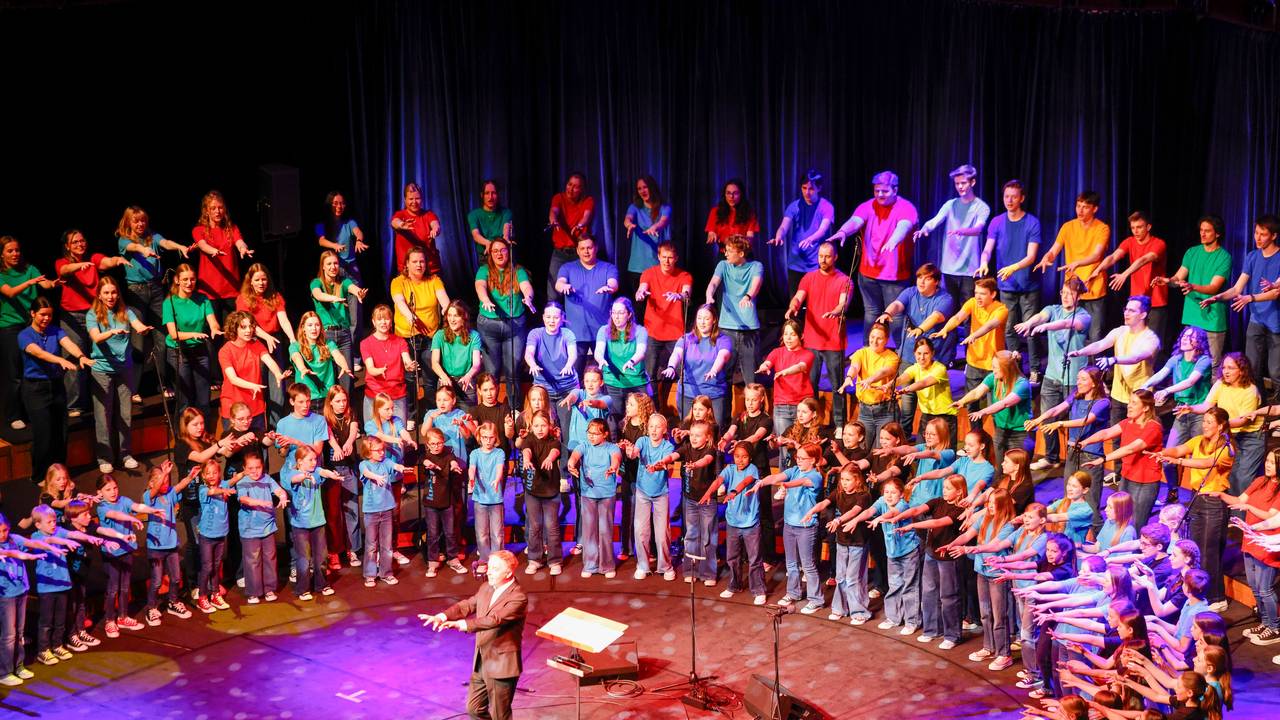 Der Jugendchor St. Stephan und die Lucky Kids geben ein Sommerkonzert in der Philharmonie.