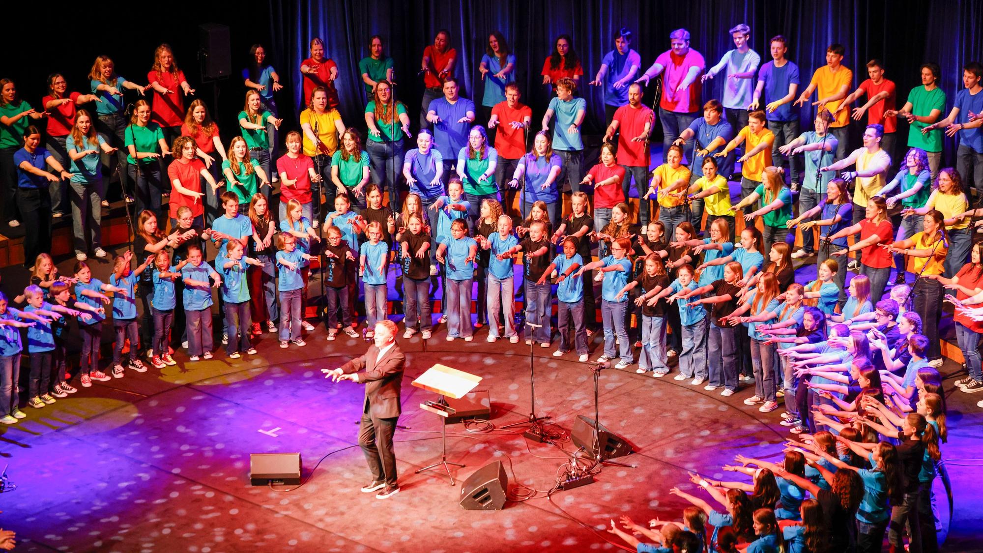 Der Jugendchor St. Stephan und die Lucky Kids geben ein Sommerkonzert in der Philharmonie.