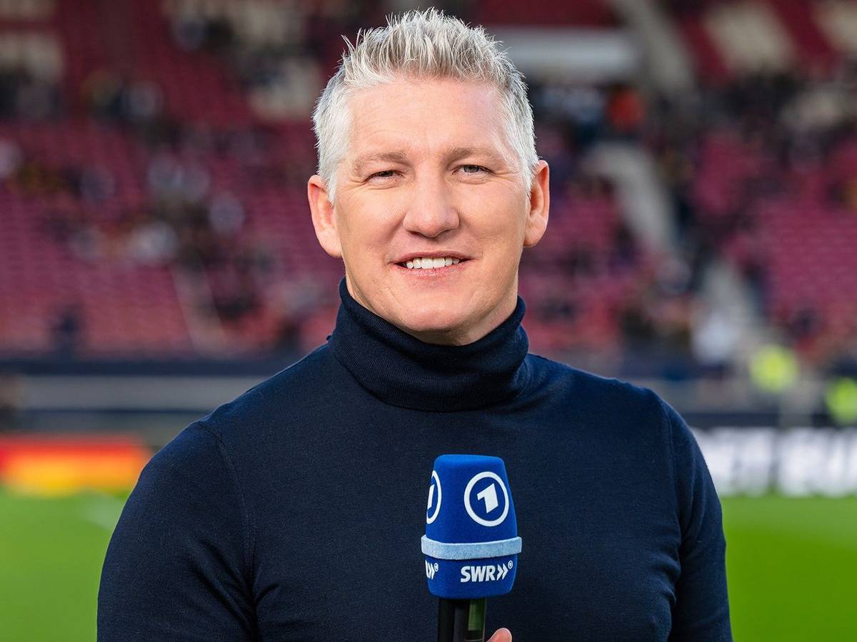 Ab Freitag, 12. Juni, ist Fußball-Weltmeister Bastian Schweinsteiger als ARD-Experte auf Sendung. Im Interview spricht er über die deutschen Erfolgsaussichten und räumt mit klassischen Fehlurteilen über „leichte“ Länderspielgegner auf. (Bild: SWR/Patricia Neligan)