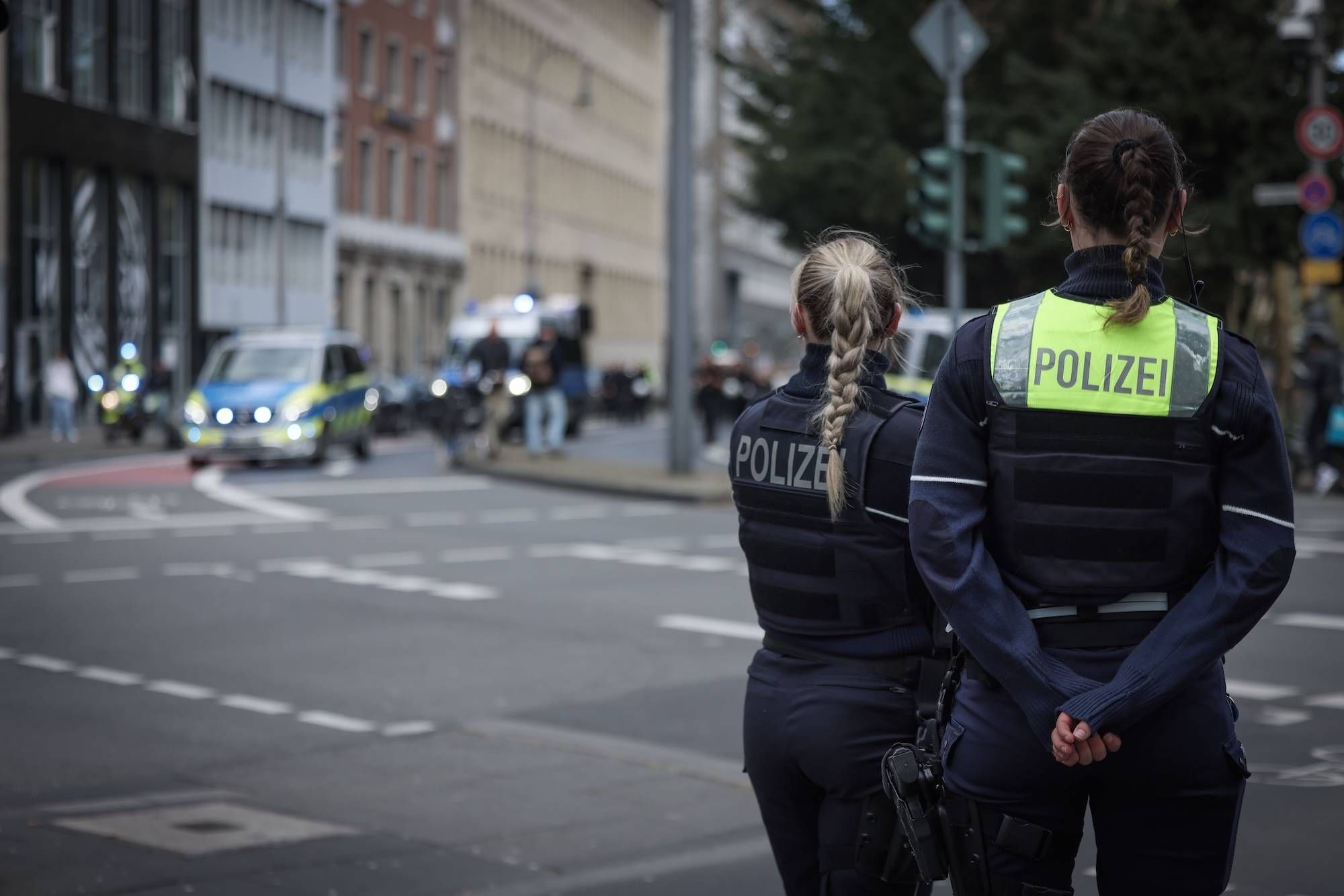 Nächtlicher Einsatz der Kölner Polizei: Auf einen Imbiss wurde geschossen. (Symbolbild).