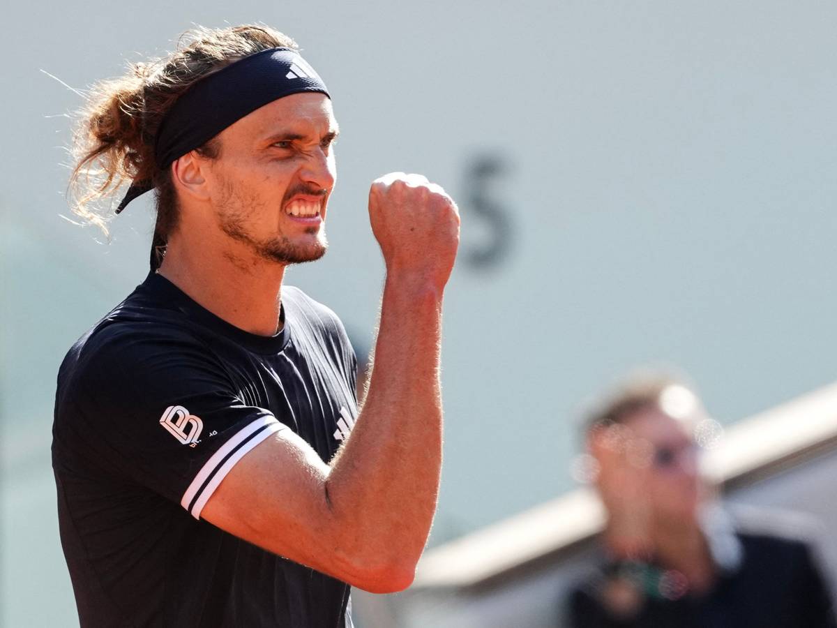 Tennisprofi Alexander Zverev jubelt mit geballter Faust.