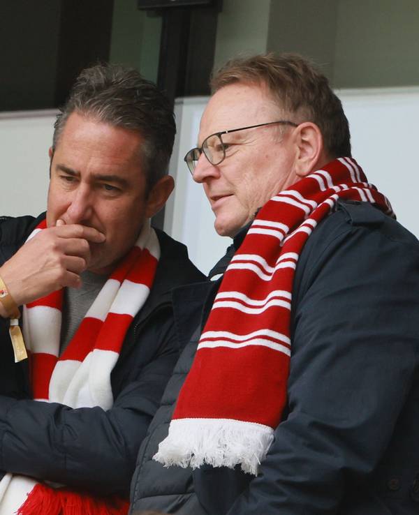 Ratsherr Oliver Seeck und Oberbürgermeister Torsten Burmester beim 1. FC Köln.