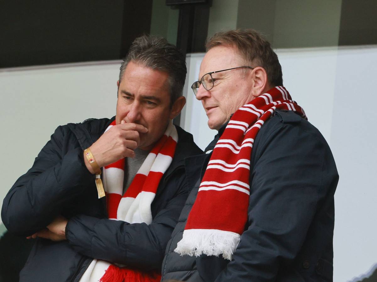 Ratsherr Oliver Seeck und Oberbürgermeister Torsten Burmester beim 1. FC Köln.