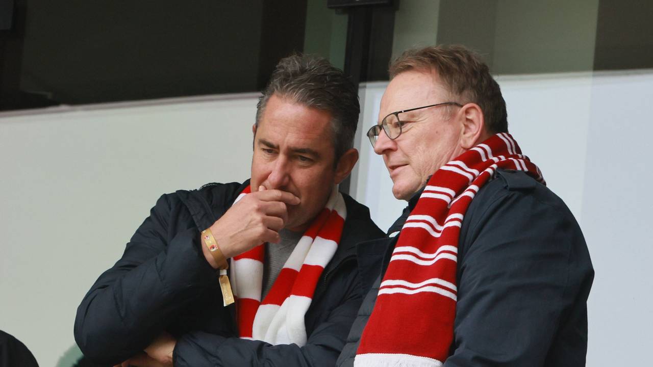 Ratsherr Oliver Seeck und Oberbürgermeister Torsten Burmester beim 1. FC Köln.