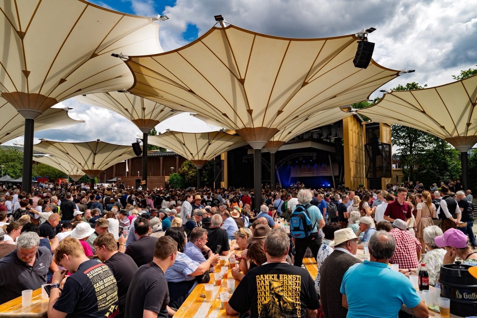 Blick in den Tanzbrunnen beim Egerländer-Festival.