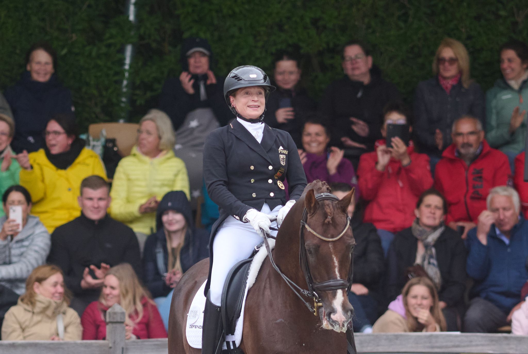 Isabell Werth nach ihrem Sieg in der Kür auf Viva Gold.