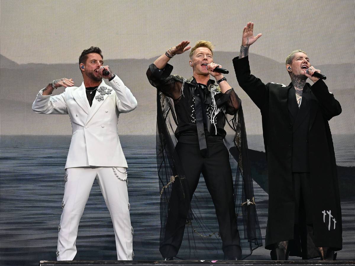 So traten Boyzone am Freitag in London auf: Keith Duffy, Ronan Keating und Shane Lynch legten sich ins Zeug, Kollege Mikey Graham zeigte sich kaum.