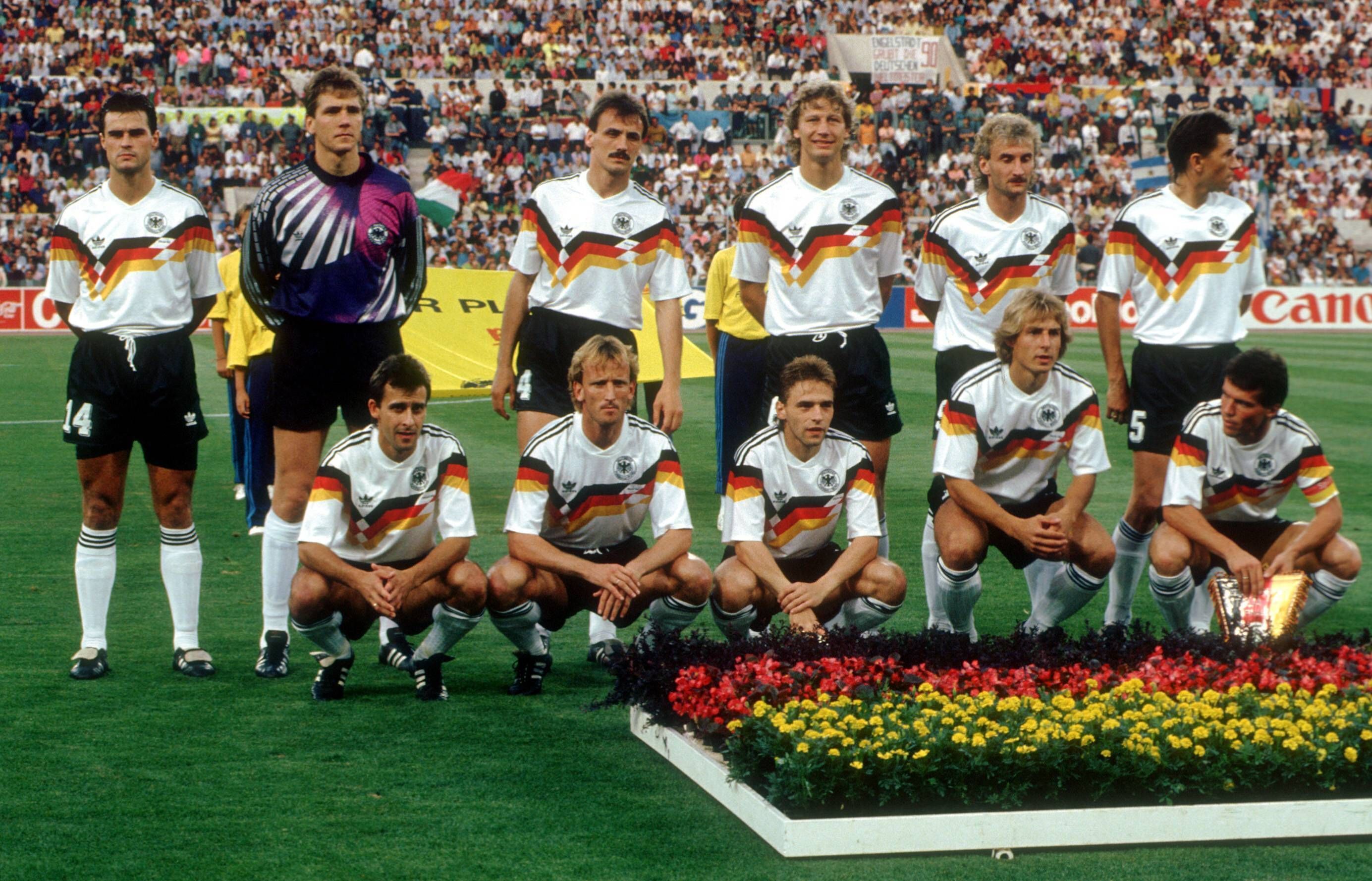 Mannschaftsfoto Deutschland, hinten v. li.: Thomas Berthold, Torwart Bodo Illgner, Jürgen Kohler, Guido Buchwald, Rudi Völler, Klaus Augenthaler, vorn: Pierre Littbarski, Andreas Brehme, Thomas Häßler, Jürgen Klinsmann, Lothar Matthäus