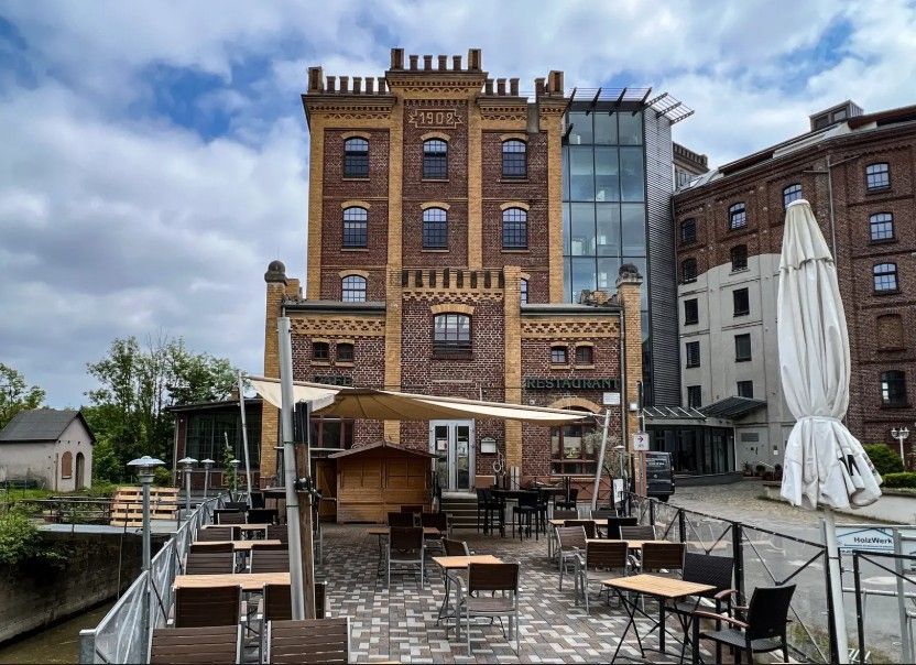 Das Hotel-Cafe „Birschel Mühle“ liegt am Hattinger Ruhrwehr.