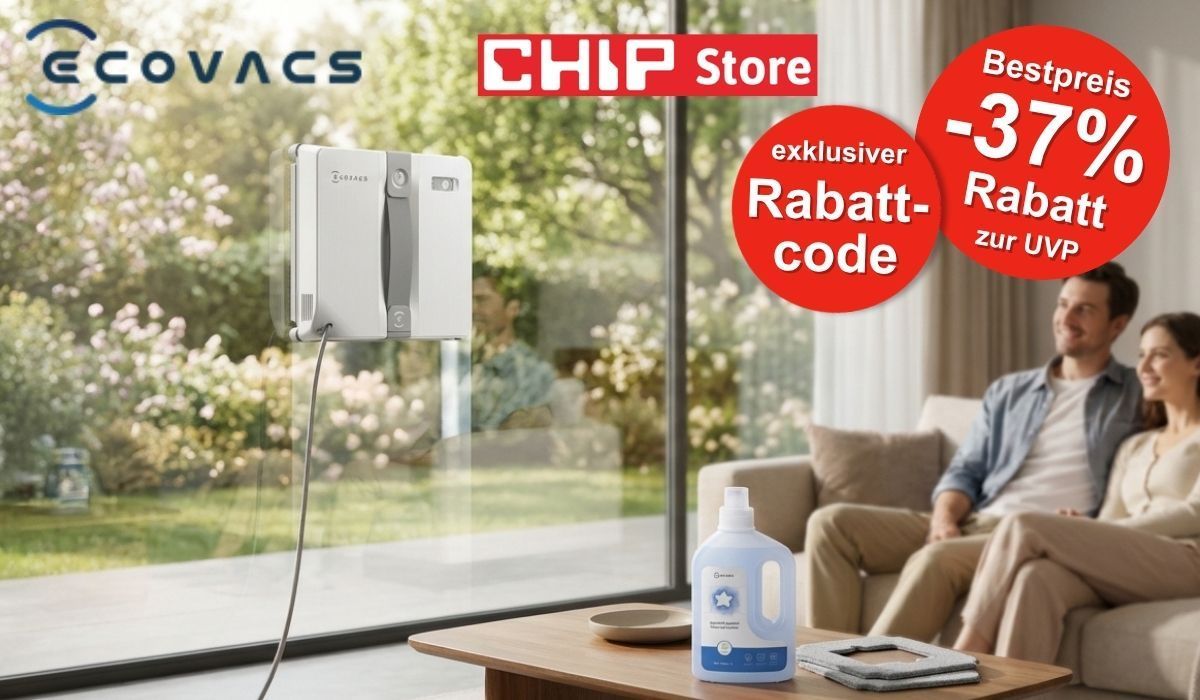 Der weiß-graue Ecovacs Winbot Mini Fensterputzroboter haftet an einer großen Wohnzimmer-Glasfront mit Blick auf einen sonnigen Garten mit Blüten. Im Vordergrund steht eine Flasche Ecovacs Reinigungsmittel auf einem Couchtisch. Im Hintergrund sitzt ein Pärchen entspannt auf dem Sofa. Links oben das Ecovacs-Logo, daneben das rote CHIP Store-Logo. Rechts oben roter Button mit der Aufschrift „Bestpreis -37 % Rabatt zur UVP".