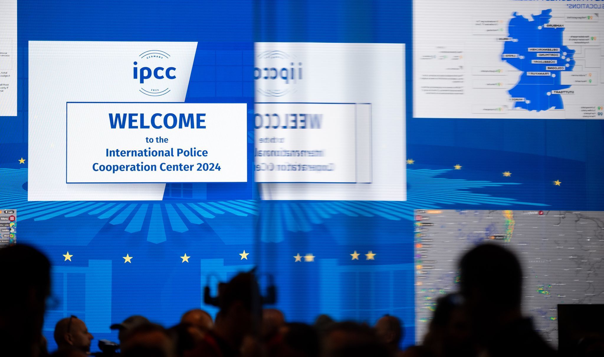 Bundeskanzler Scholz und NRW-Innenminister Reul besuchen IPCC