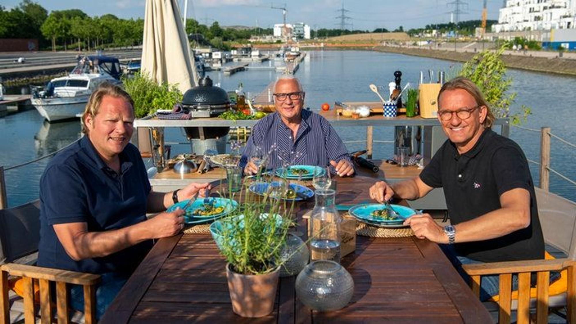 Lecker an Bord im Ruhrgebiet. Die Fahrt auf dem Wasser verspricht Ruhe, Entschleunigung und Freiheit.