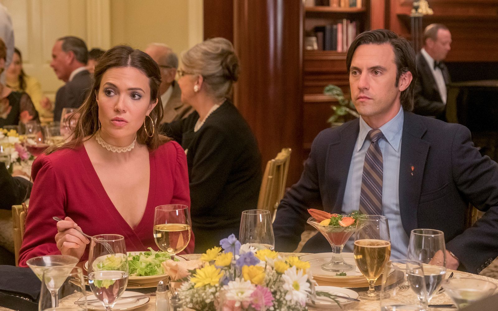 Mit ihnen und ihrer großen Liebe fing alles an: Rebecca (Mandy Moore) und Jack (Milo Ventimiglia) heiraten gegen den Widerstand ihrer reichen Eltern und gründeten eine Familie.  (Bild: ZDF/NBC)