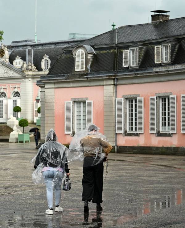 Regen am Schloss Benrath