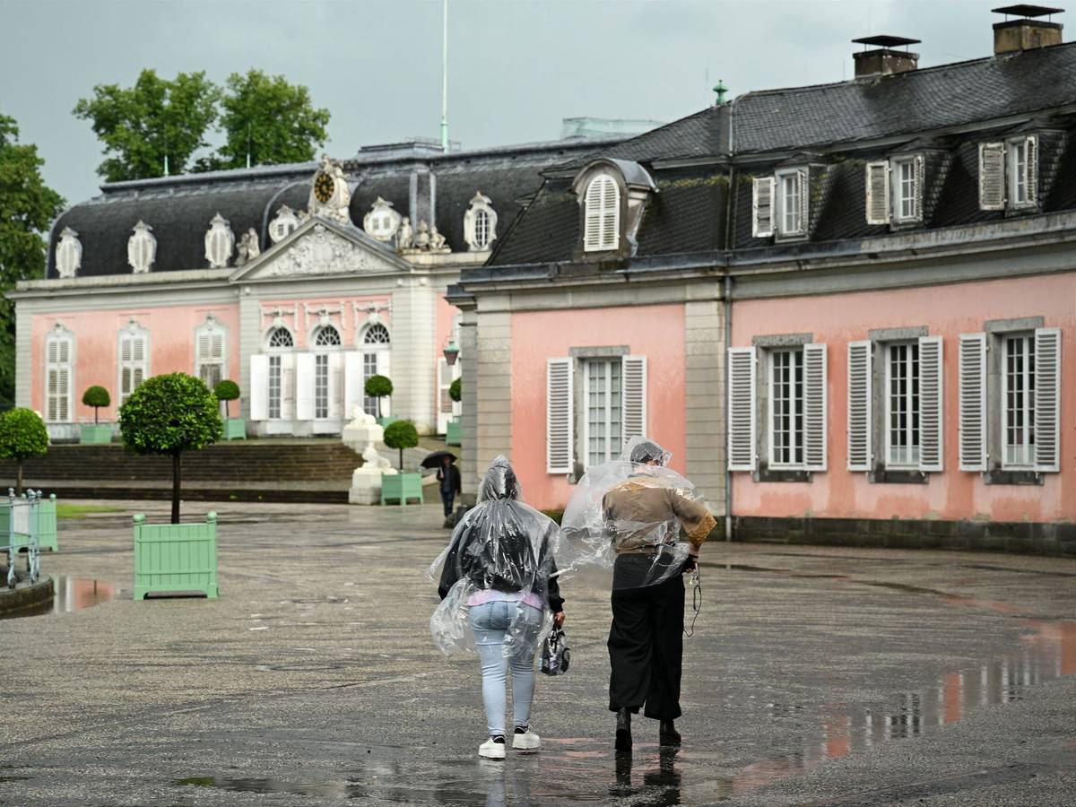 Regen am Schloss Benrath
