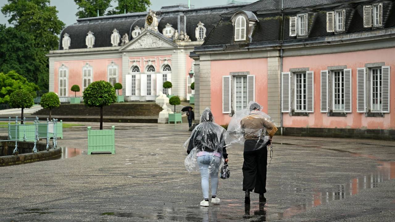Regen am Schloss Benrath