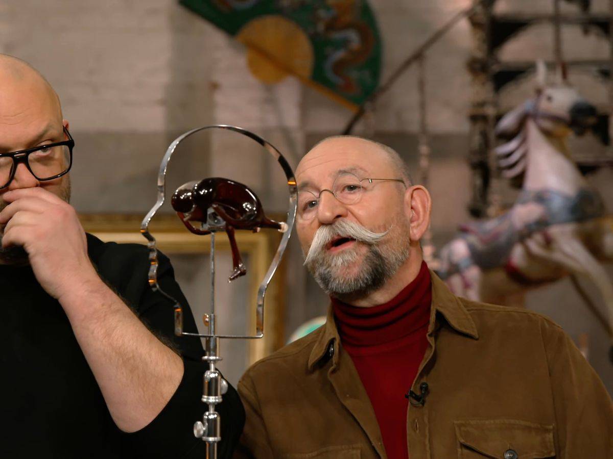 Horst Lichter musste in der Montagsausgabe der ZDF-Trödelshow „Bares für Rares“ erstmal vorsichtig nachfragen: „Ist das Kunst?“ (Bild: ZDF)