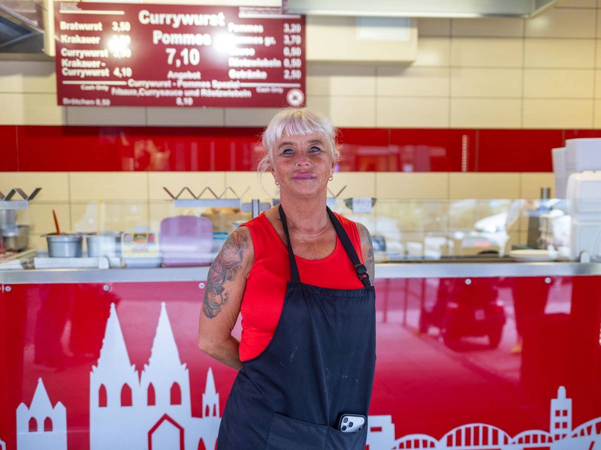 Anette Selbach arbeitet seit 17 Jahren beim Kultimbiss Curry B. in der Kölner Innenstadt.