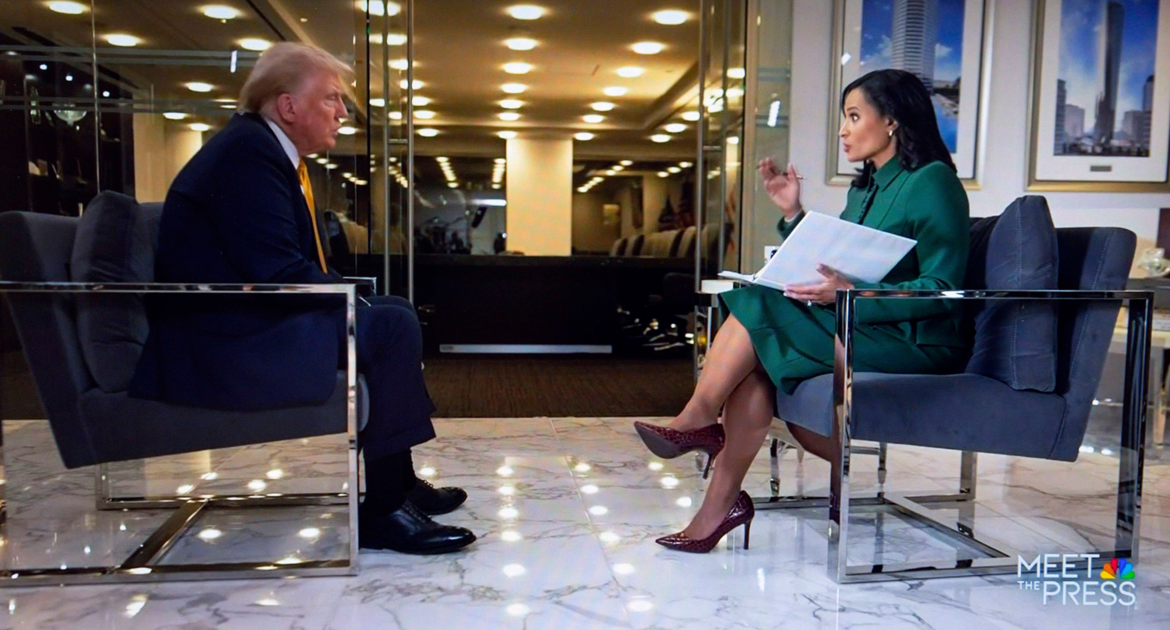 US-Präsident Donald Trump im Gespräch mit Kristen Welker, Gastgeberin der NBC-Sendung „Meet the Press“, hier im Jahr 2024.