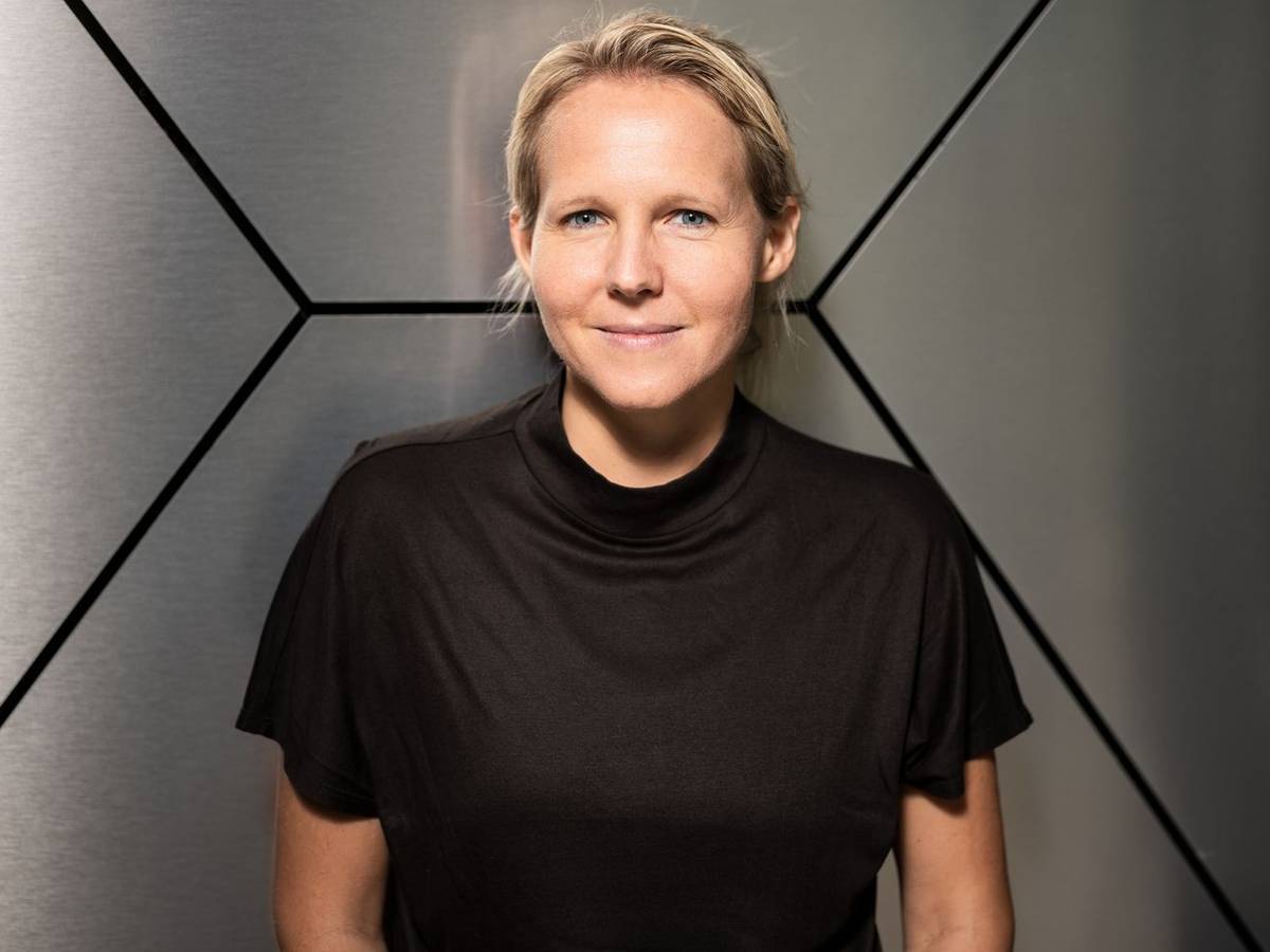 Friederike (Fritzy) Kromp begleitet im ZDF ab Donnerstag, 11. Juni, als Expertin die Fußball-WM in den USA, Mexiko und Kanada. (Bild: ZDF und Felix Schmitt)