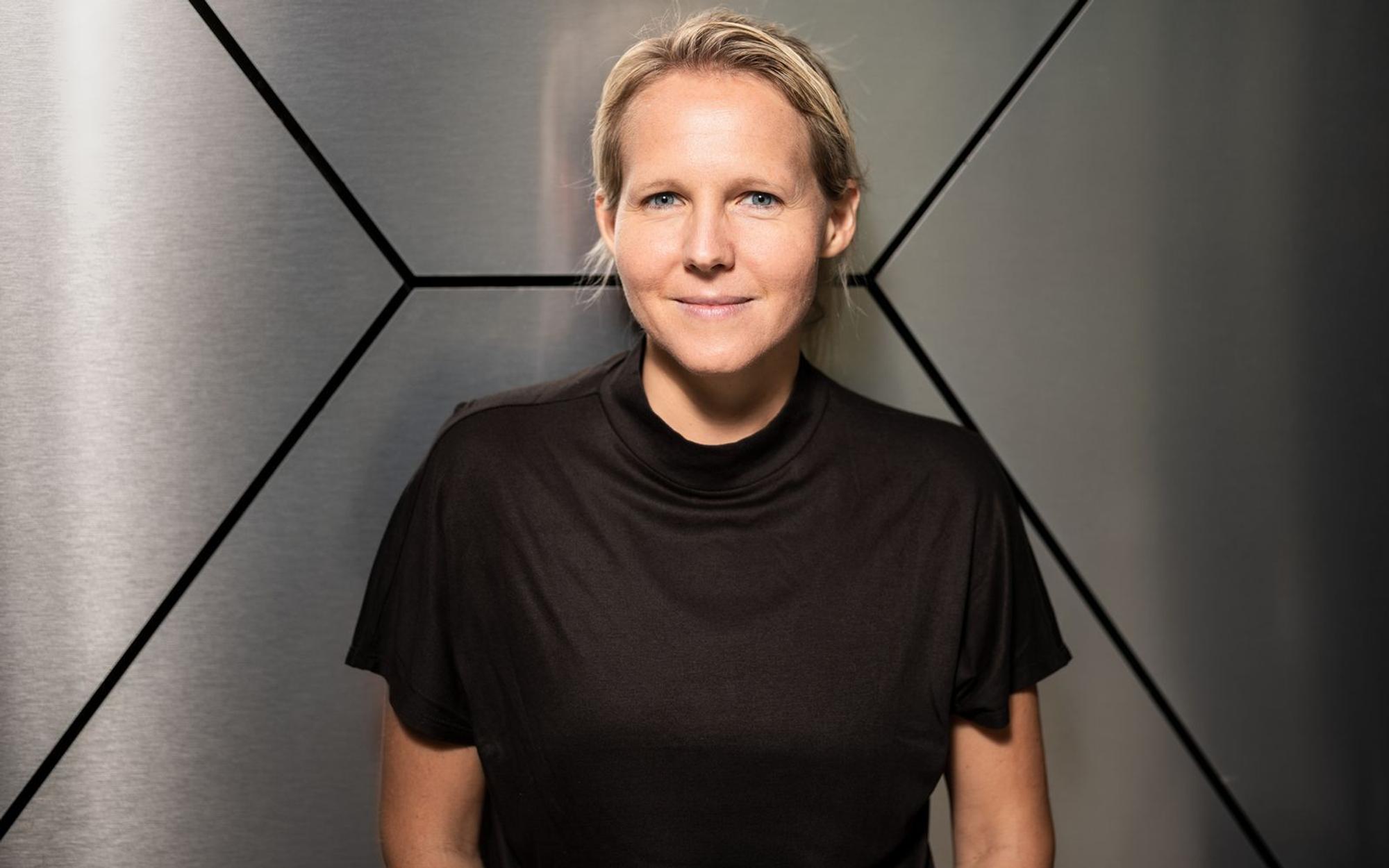 Friederike (Fritzy) Kromp begleitet im ZDF ab Donnerstag, 11. Juni, als Expertin die Fußball-WM in den USA, Mexiko und Kanada. (Bild: ZDF und Felix Schmitt)