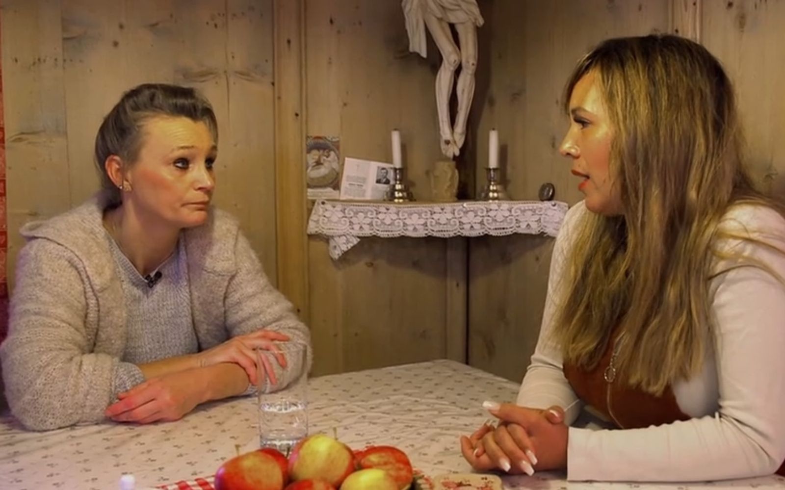 Zwischen Katarina (links) und Jasmin kommt es zum Streit. (Bild: RTL)