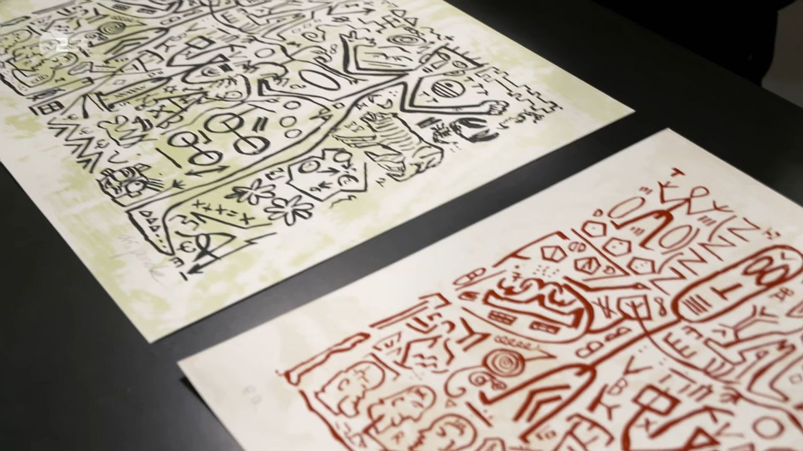 Die beiden Farbserigrafien von Albrecht Penck aus den 1990er-Jahren wurden auf 1.400 bis 1.800 Euro geschätzt.
 (Bild: ZDF)