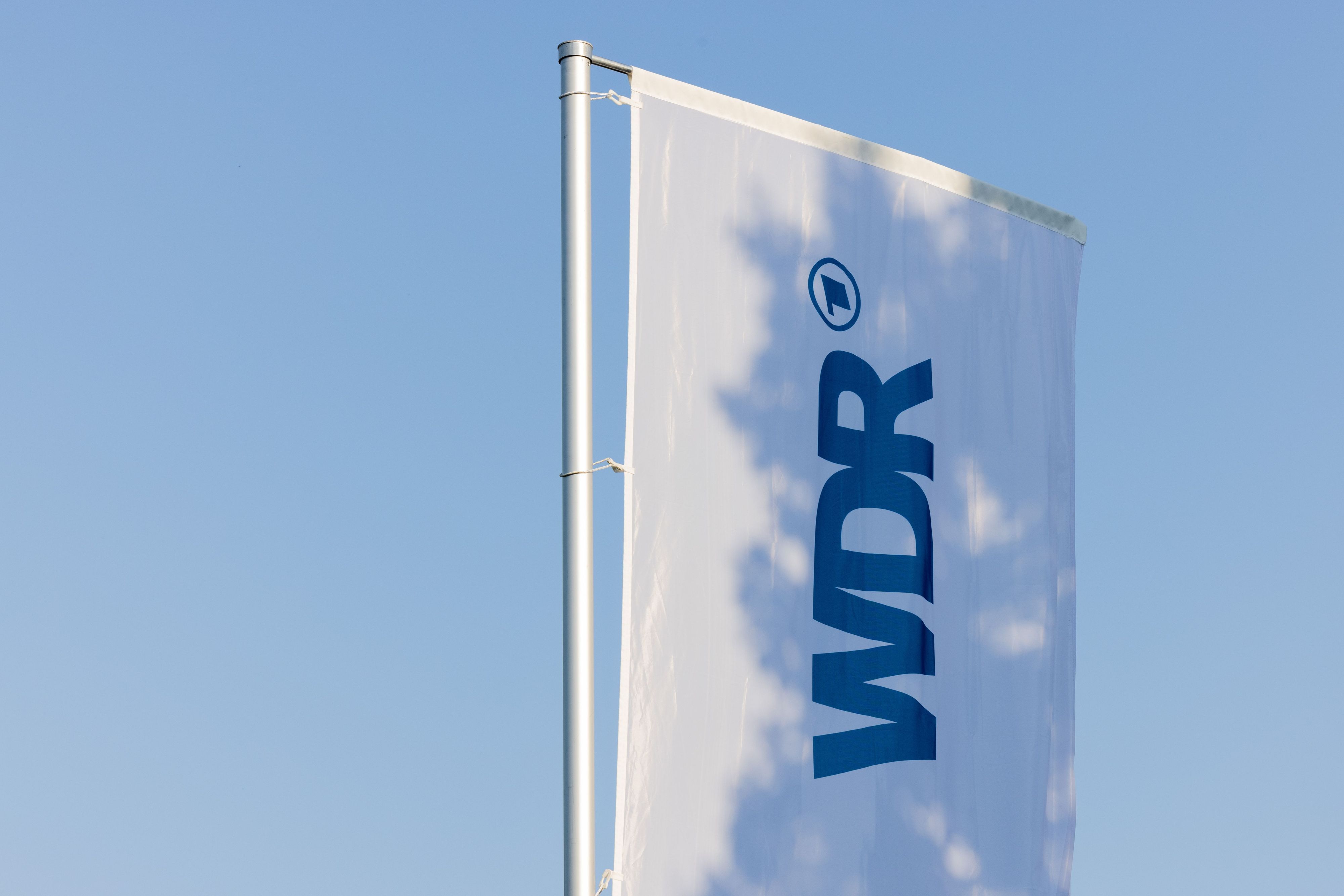 Der Kölner Sender WDR will seinen Radiosender Cosmo neu ausrichten – und erntet dafür scharfe Kritik. (Archivbild)