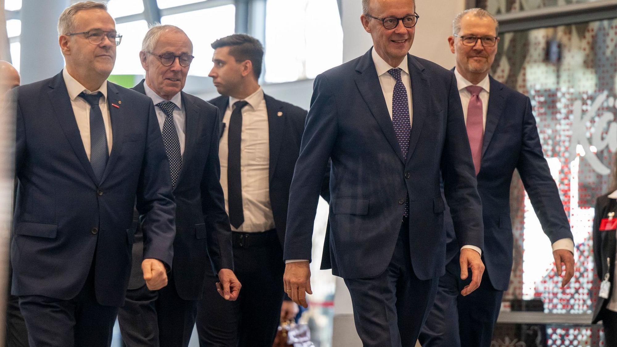 Spitzenverbände der Wirtschaft mit Merz