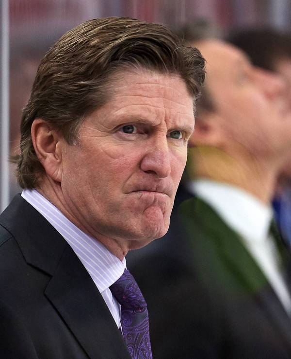 Mike Babcock am Rande eines NHL-Spiels.