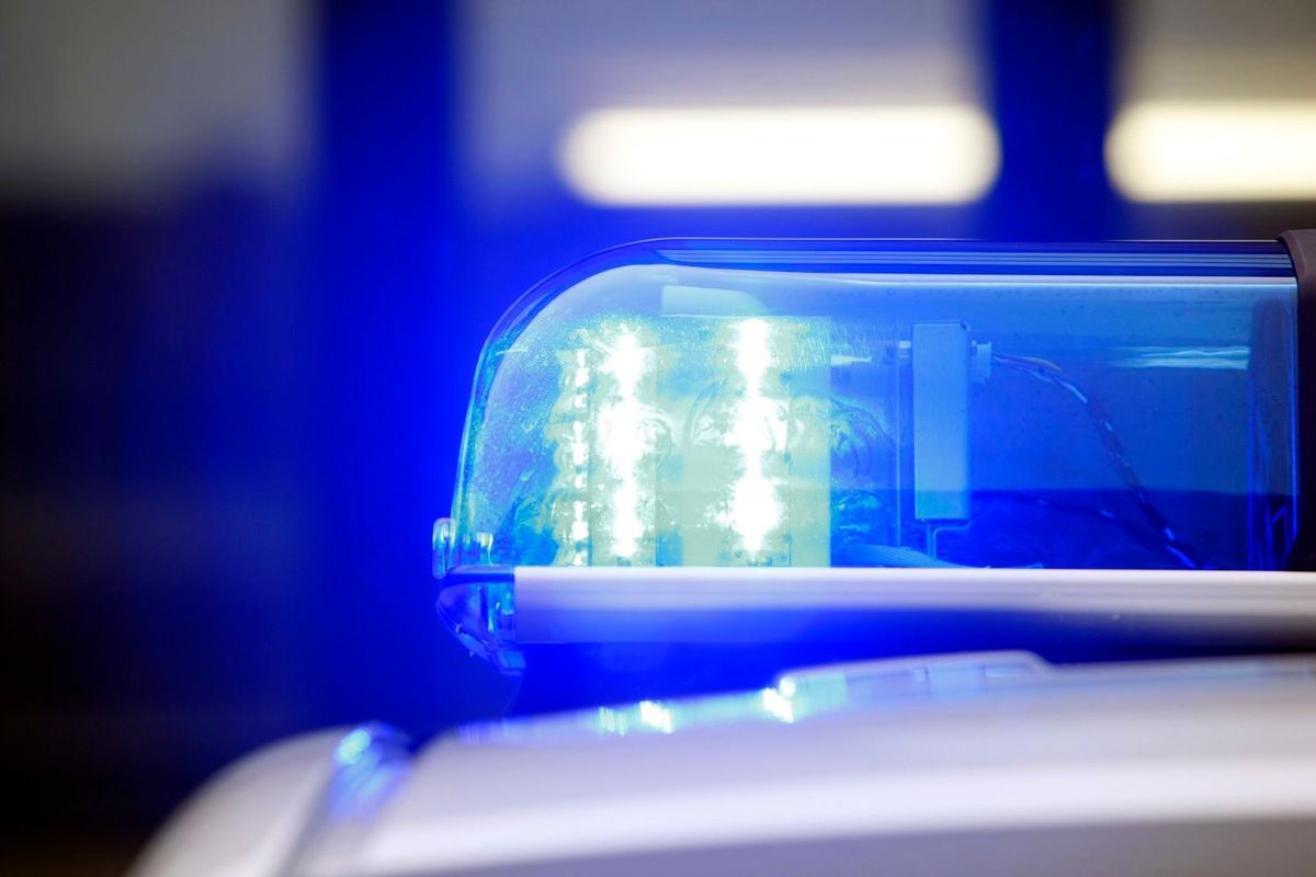 Fahndungsfotos der beiden Frauen in einem Geschäft.