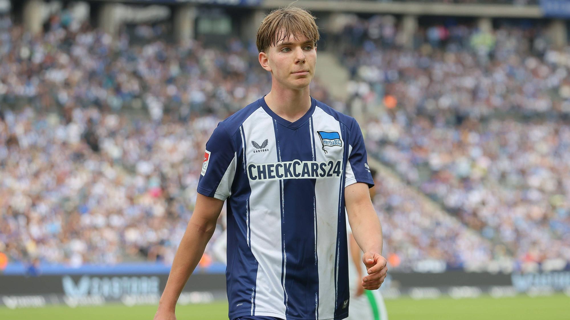 Kennet Eichhorn beim Spiel von Hertha BSC gegen Greuther Fürth.