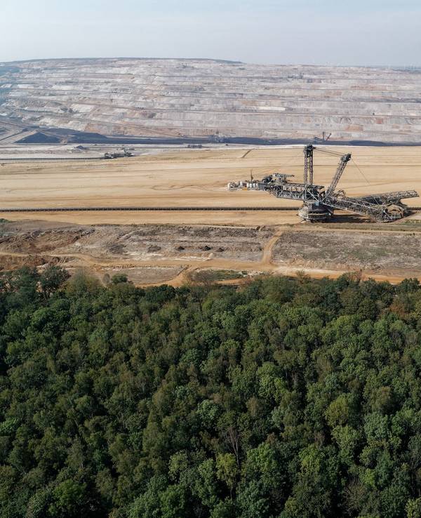 Hambacher Forst und Tagebau