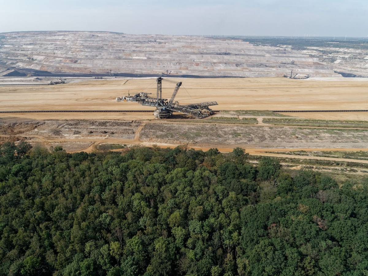 Hambacher Forst und Tagebau