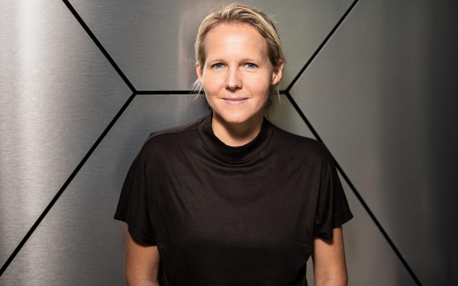 Frau mit analytischem Blick: Friederike (Fritzy) Kromp begleitet ab Donnerstag, 11. Juni, als Expertin die Fußball-WM in den USA, Mexiko und Kanada. (Bild: ZDF und Felix Schmitt)