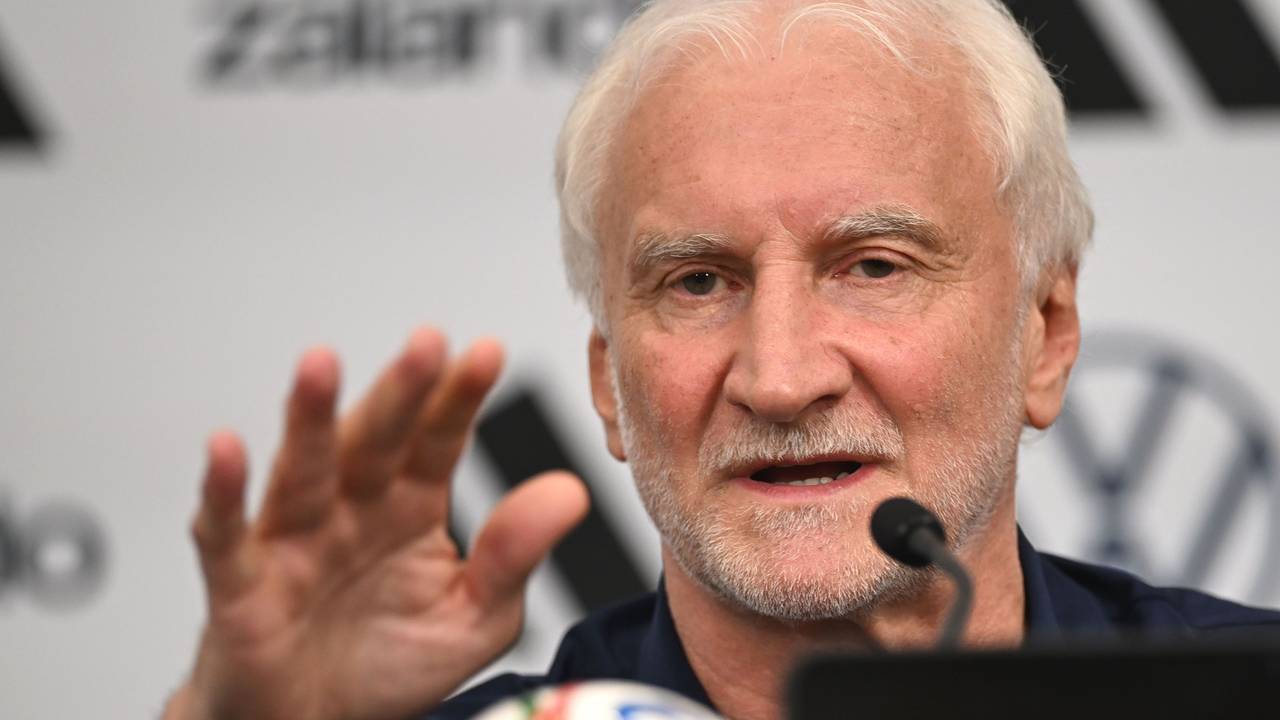 DFB-Sportdirektor Rudi Völler spricht bei einer Pressekonferenz.